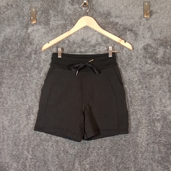 lululemon athletica Pants - Lululemon Athletica Scuba High Rise Womens Short Relaxed Fit Size 2